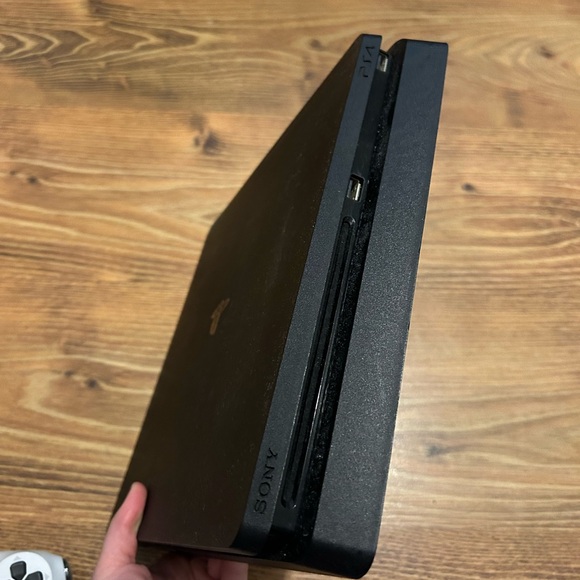 PS4 console with remote and HDMI cable - Picture 3 of 5